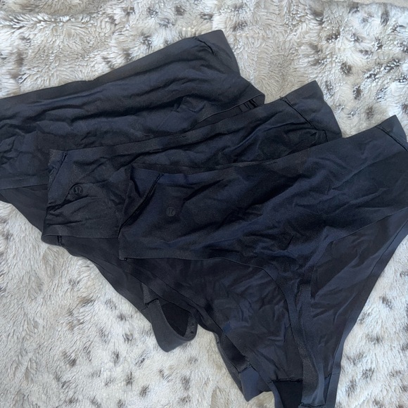 Lululemon High waist Thongs (3) - Picture 3 of 4